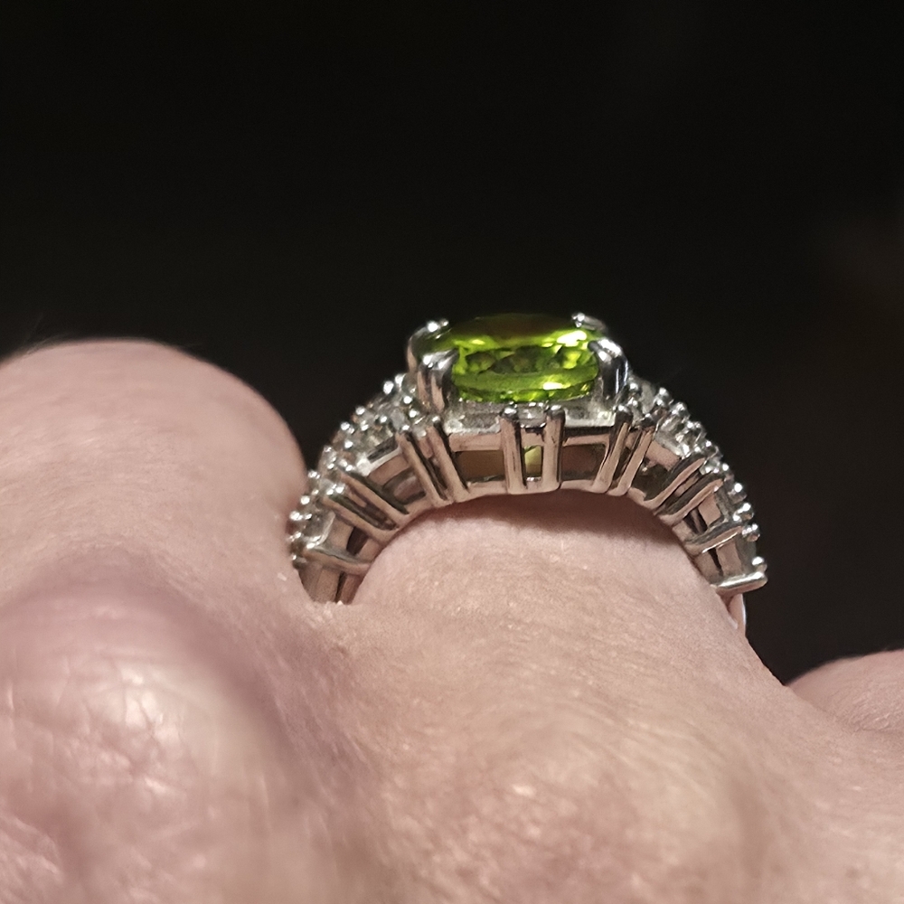 Fabulous Peridot And White Sapphire Ring - Picture 10 of 12